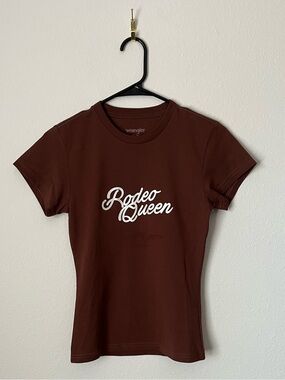 Wrangler Snug Fit Rodeo Queen Women's Brown Graphic Tee